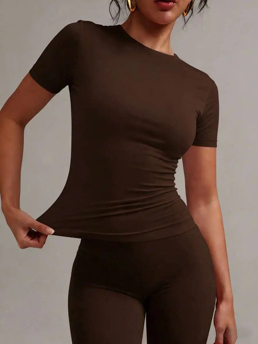 Women's White Short Sleeve Crew Neck Fitted Solid T-Shirt with Ruched Detail