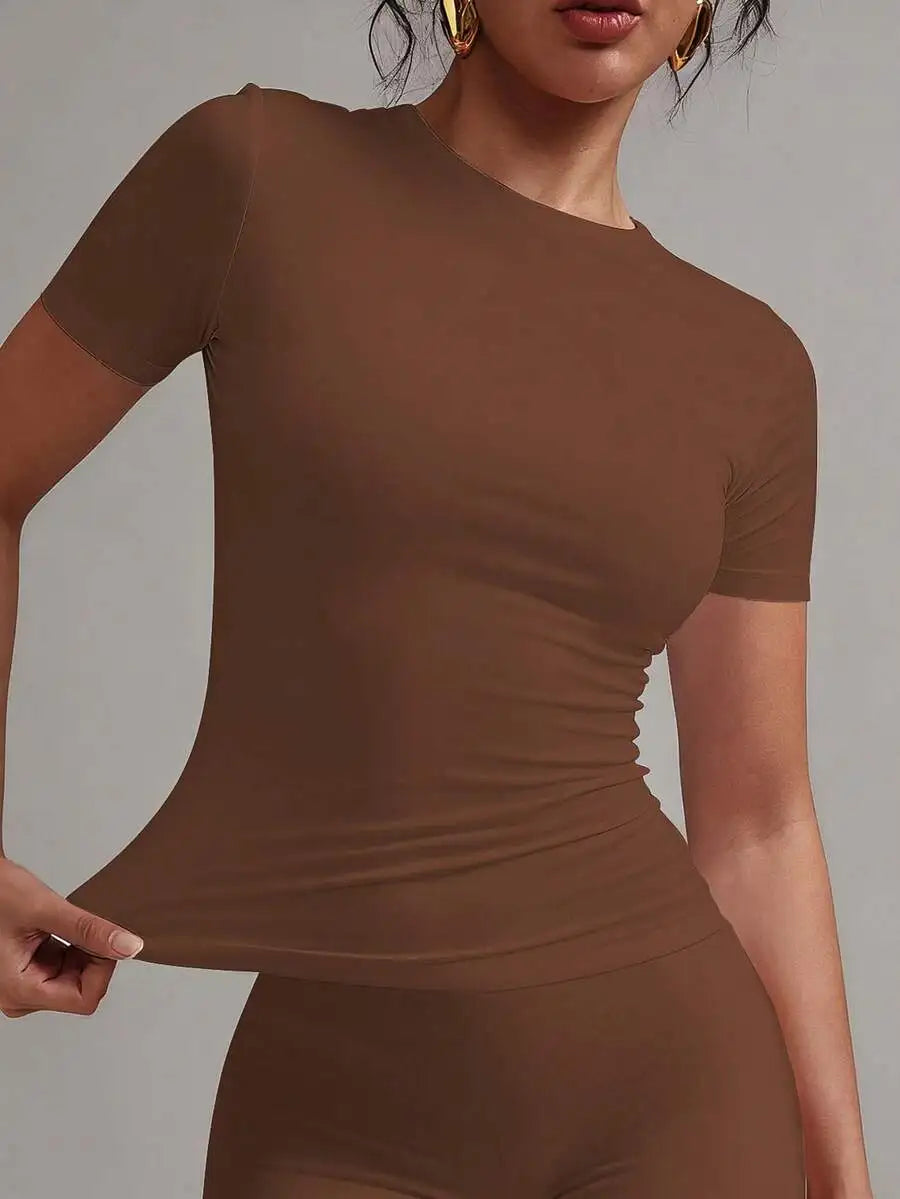Women's White Short Sleeve Crew Neck Fitted Solid T-Shirt with Ruched Detail