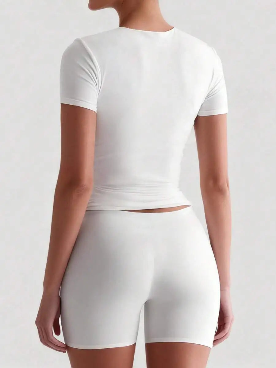 Women's White Short Sleeve Crew Neck Fitted Solid T-Shirt with Ruched Detail