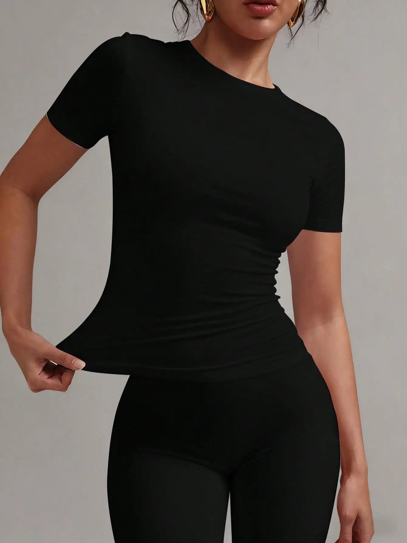 Women's White Short Sleeve Crew Neck Fitted Solid T-Shirt with Ruched Detail