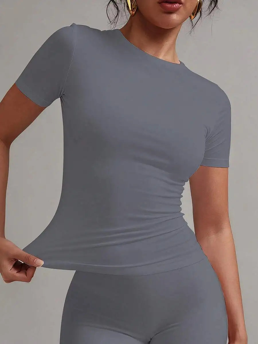 Women's White Short Sleeve Crew Neck Fitted Solid T-Shirt with Ruched Detail
